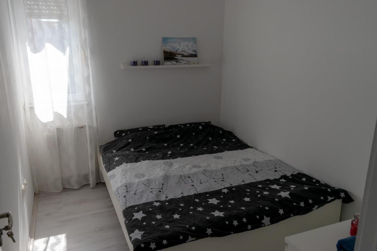 Stan Na Dan 021 Apartment Novi Sad Exterior foto