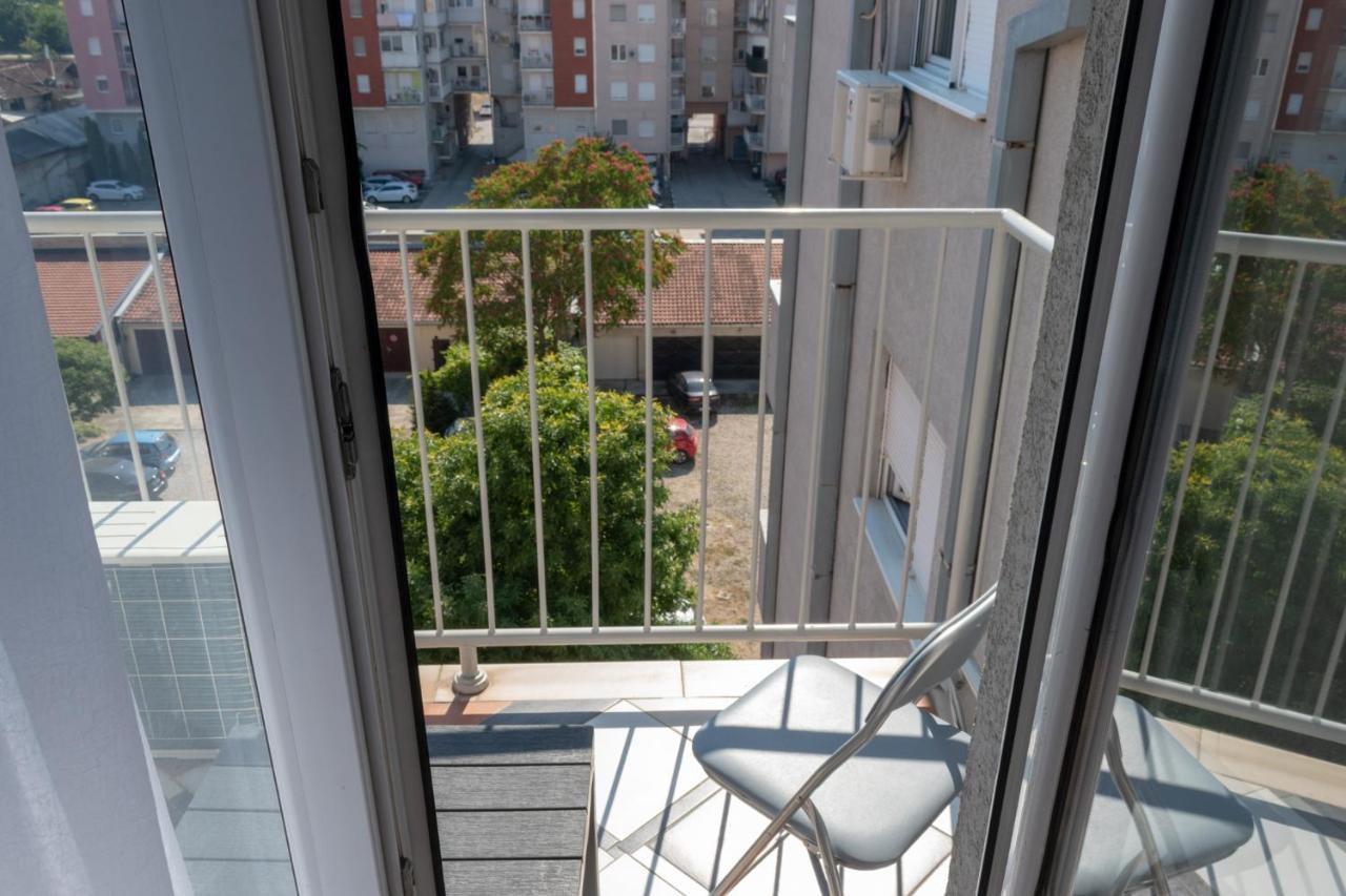 Stan Na Dan 021 Apartment Novi Sad Exterior foto