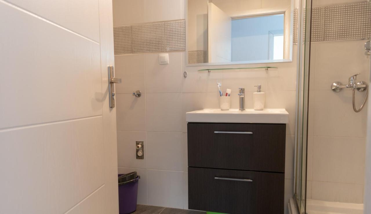 Stan Na Dan 021 Apartment Novi Sad Exterior foto