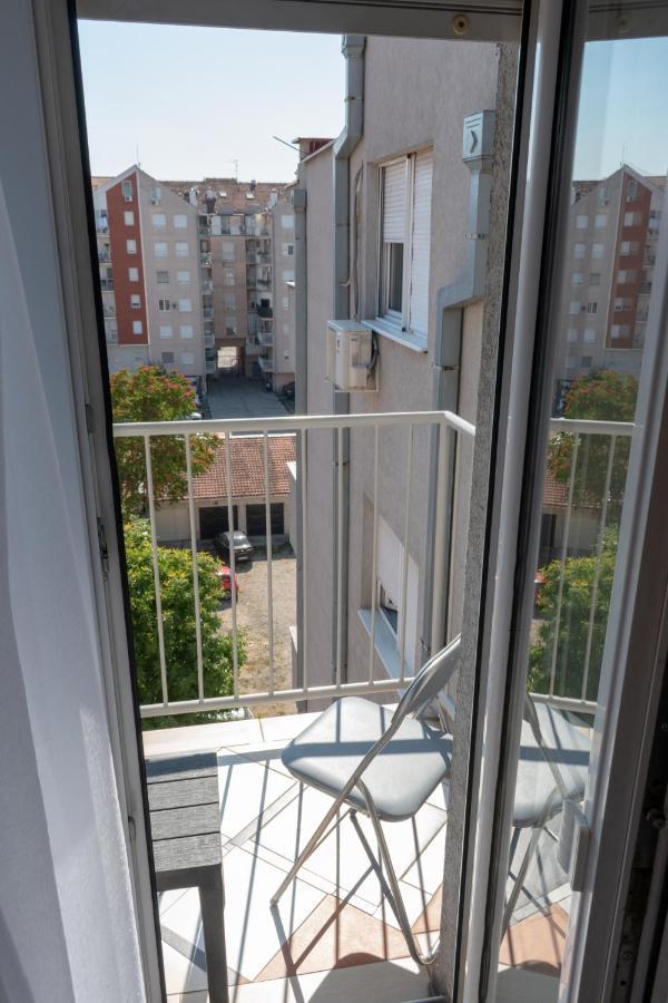 Stan Na Dan 021 Apartment Novi Sad Exterior foto