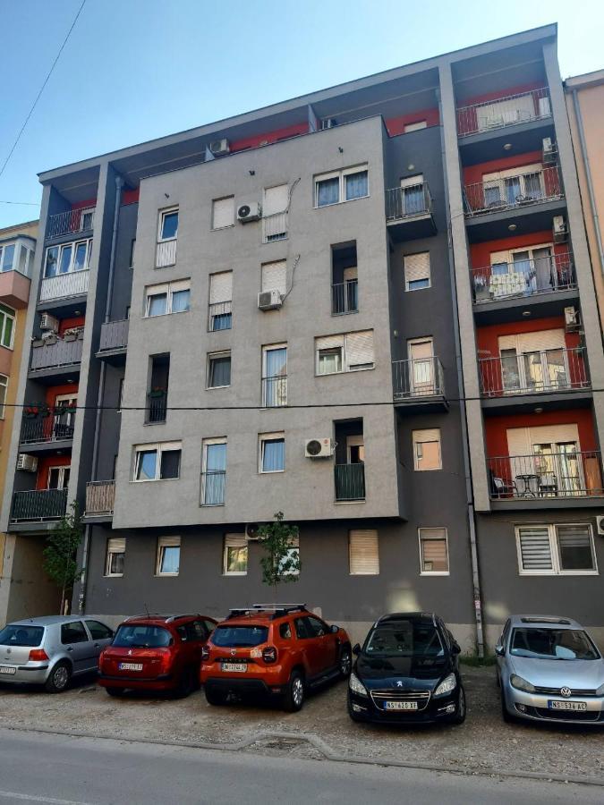 Stan Na Dan 021 Apartment Novi Sad Exterior foto